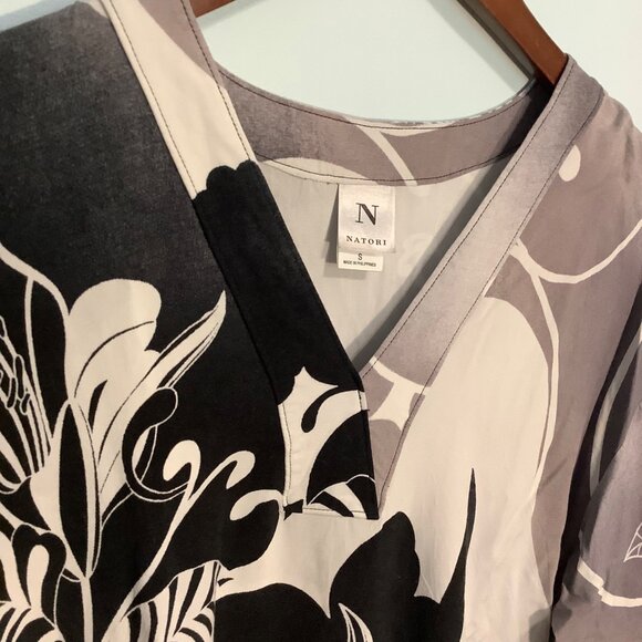 🖤 Natori Floral Tunic – Women’s Size S – Black, White & Gray w/ Pockets - Picture 1 of 10